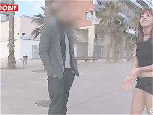 lucky dude gets picked up on the street to pulverize pornstar